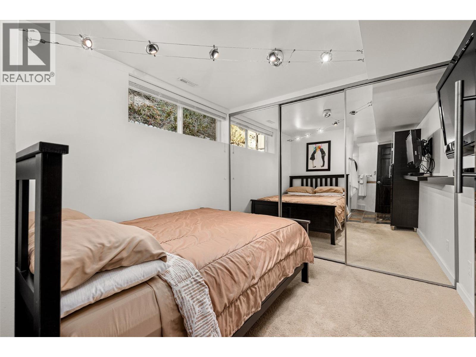 113 Clifton Road, Kelowna