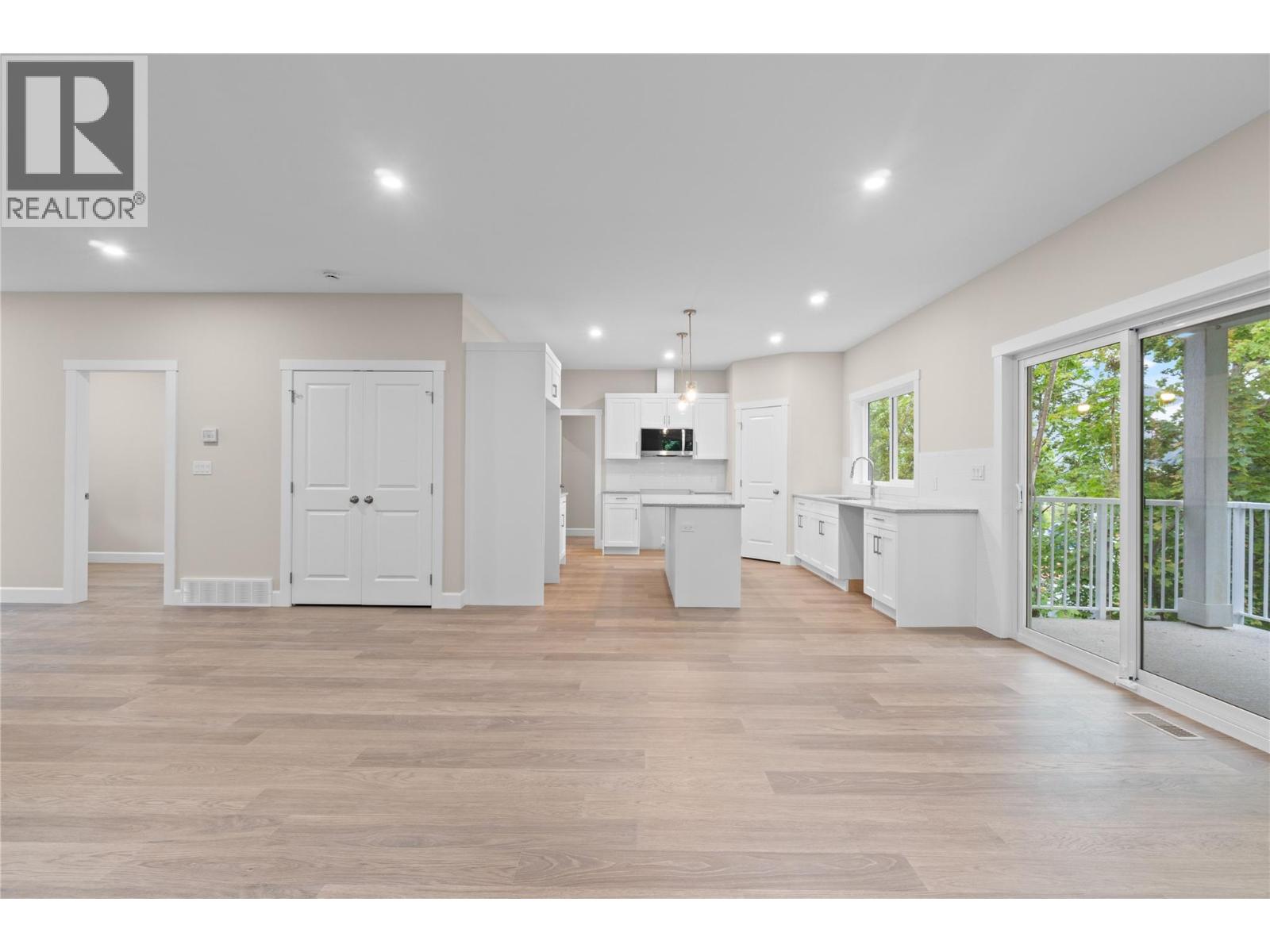 806 Cliff Avenue Unit# 104, Enderby