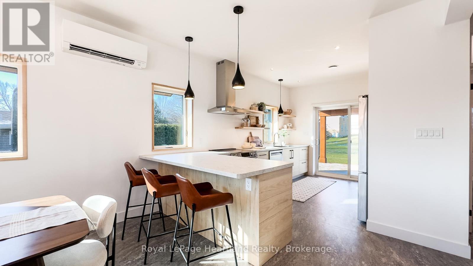 89 ISOBEL STREET - 11