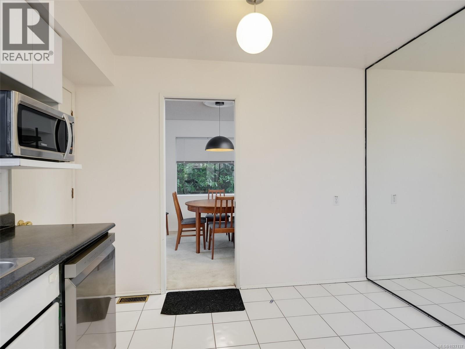 2202 ARBUTUS RD - 18