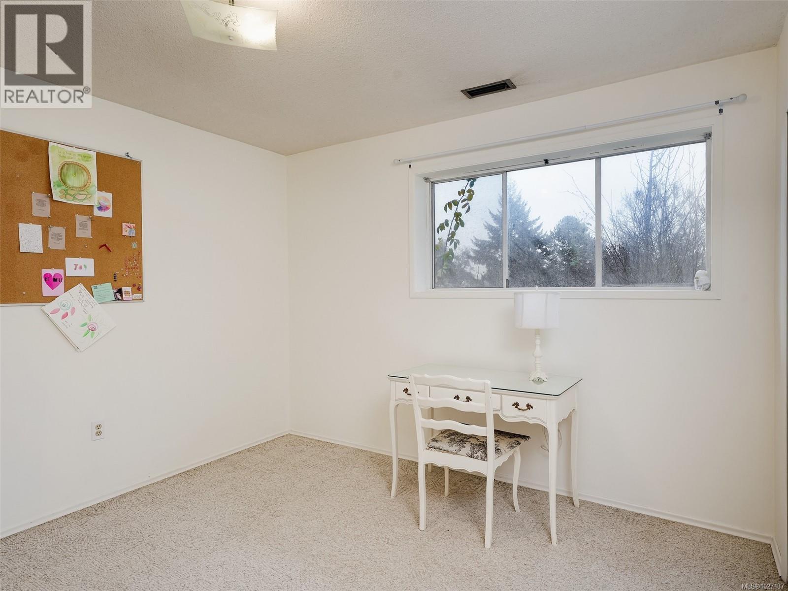 2202 ARBUTUS RD - 29