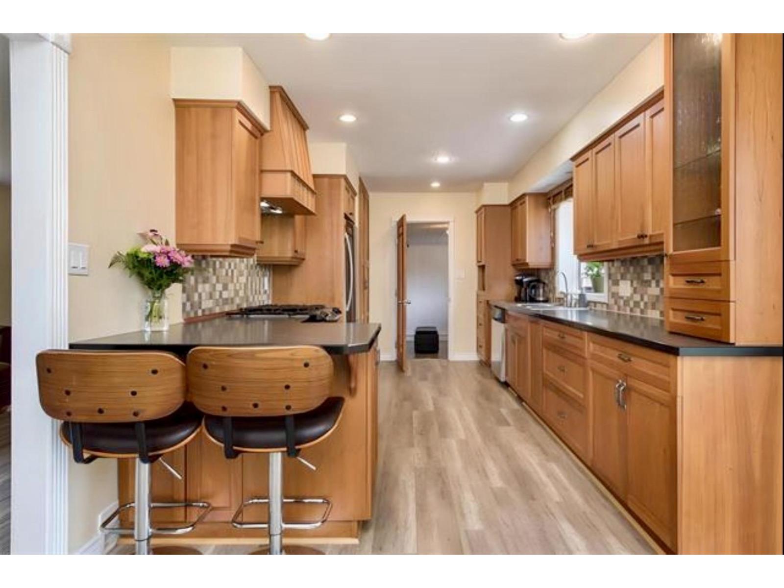 3 Bed, 1 Bath House for Sale in Chilliwack – 7413 LEARY CRESCENT, Sardis West Vedder, Chilliwack - Image 3