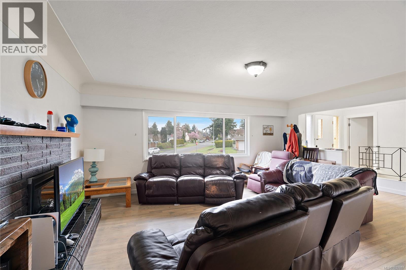  1819 Dunnett Crescent, Saanich