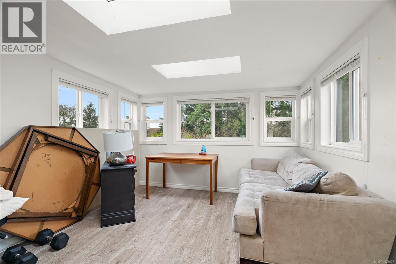  1819 Dunnett Crescent, Saanich