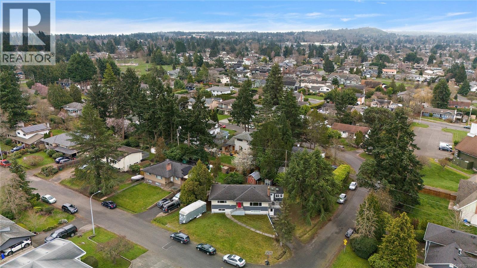  1819 Dunnett Crescent, Saanich