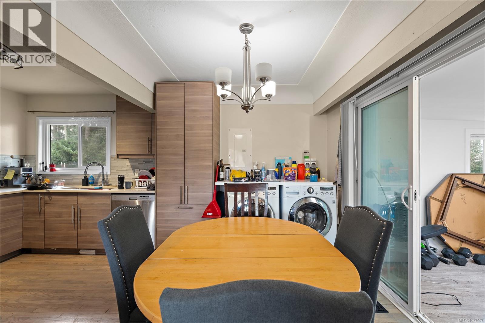  1819 Dunnett Crescent, Saanich