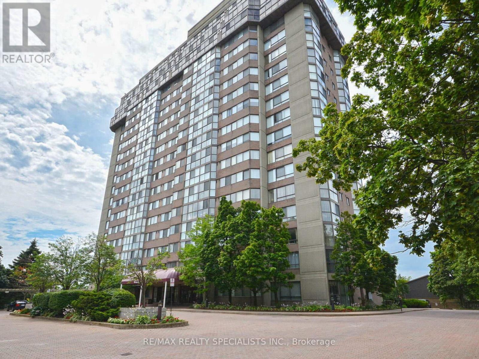 #1002 880 DUNDAS STREET W - 1
