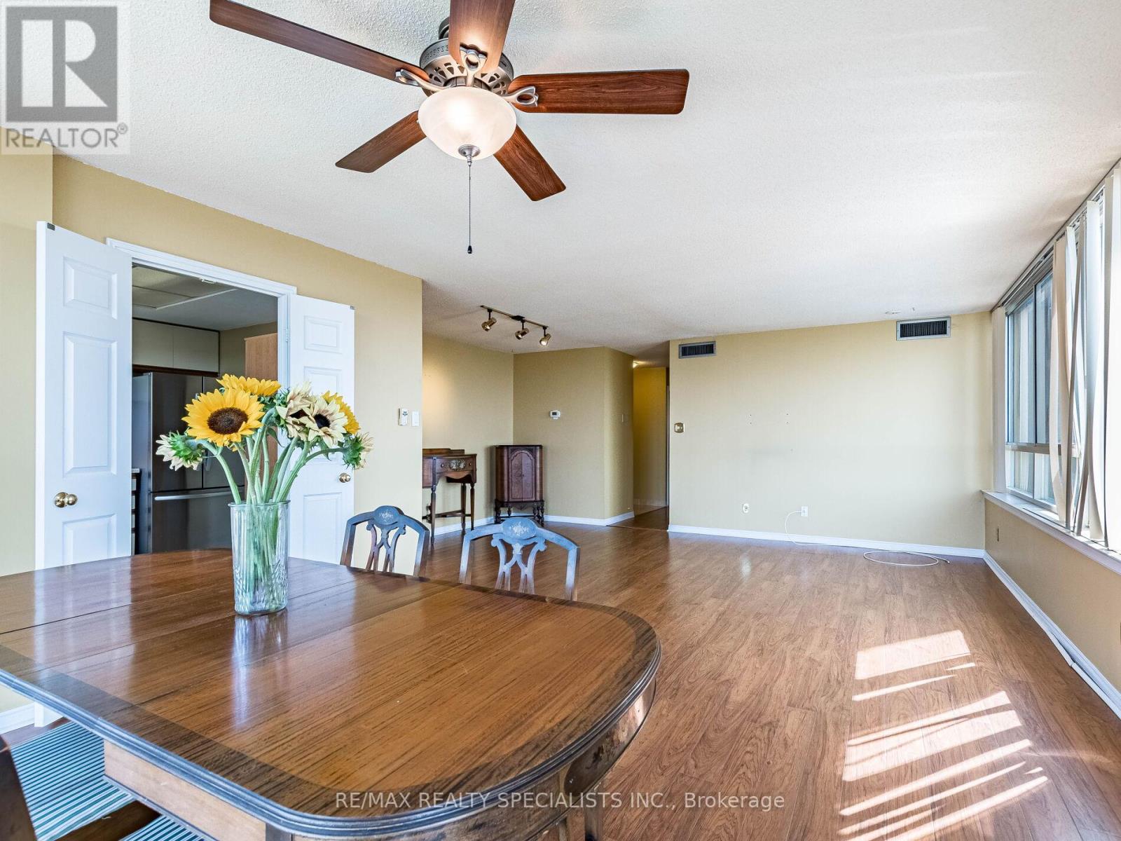 #1002 880 DUNDAS STREET W - 12