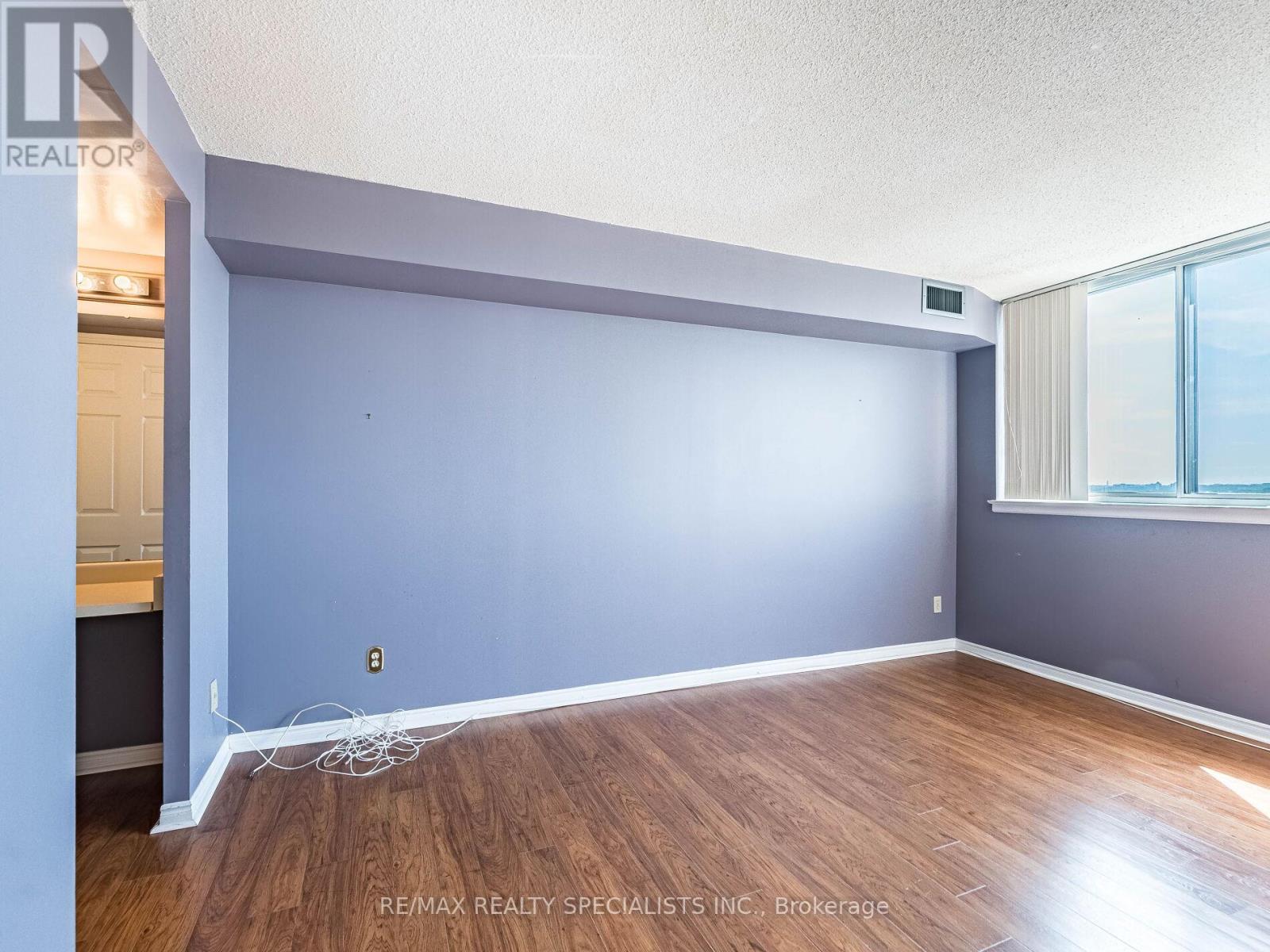 #1002 880 DUNDAS STREET W - 17