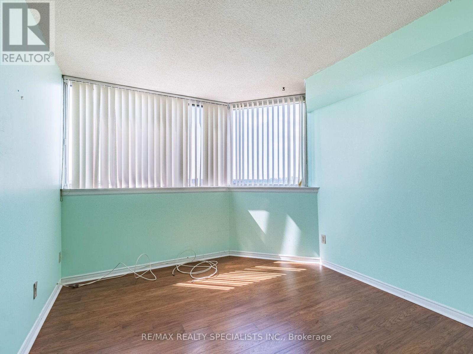 #1002 880 DUNDAS STREET W - 23