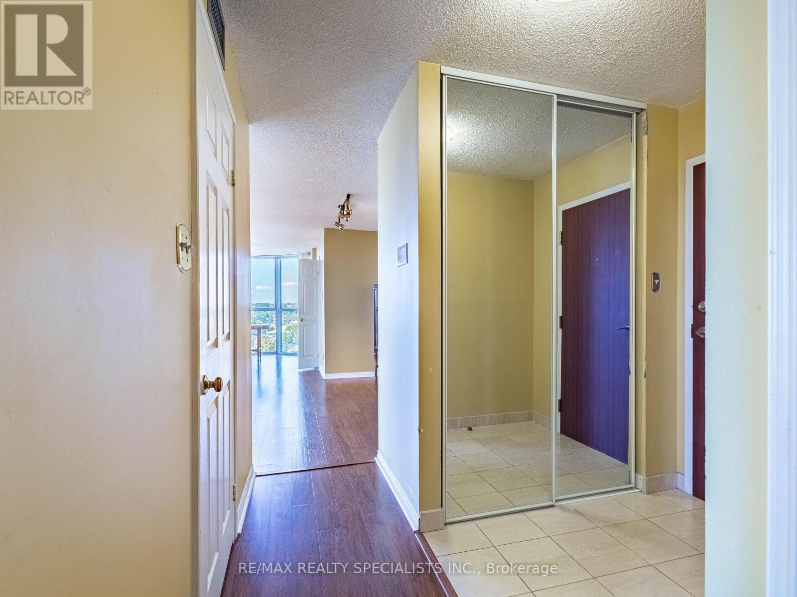 #1002 880 DUNDAS STREET W - 25
