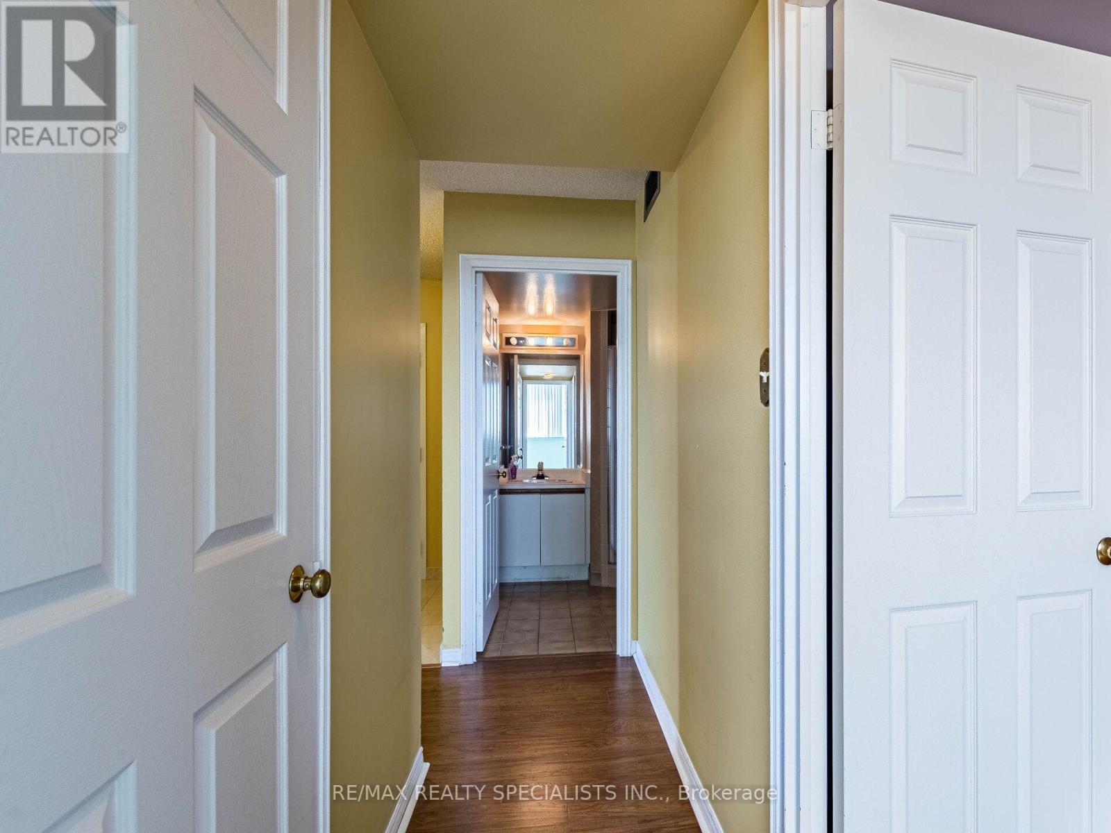 #1002 880 DUNDAS STREET W - 26