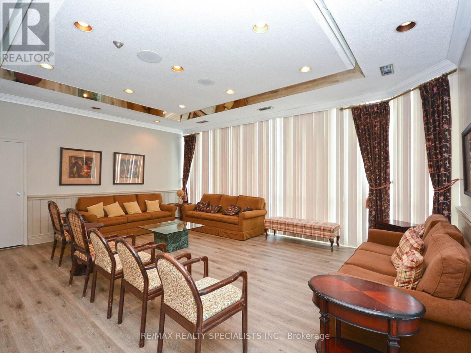 #1002 880 DUNDAS STREET W - 33