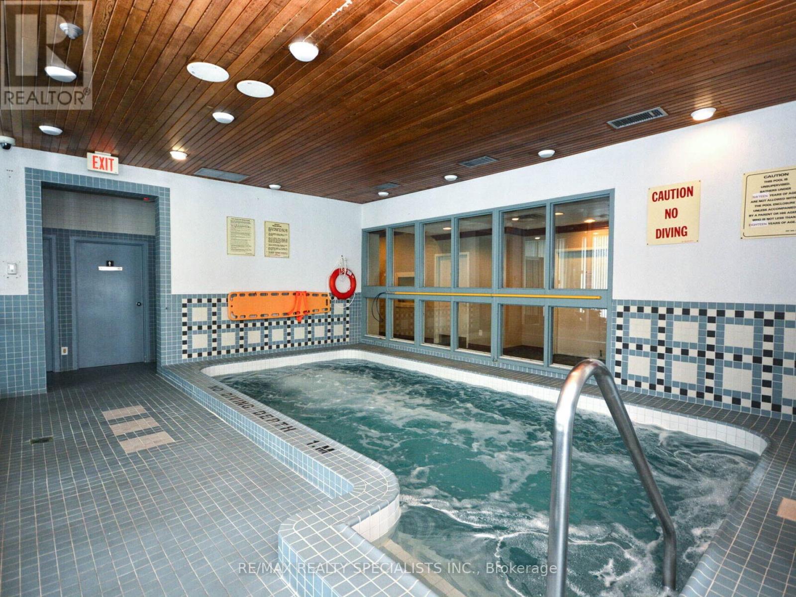#1002 880 DUNDAS STREET W - 40