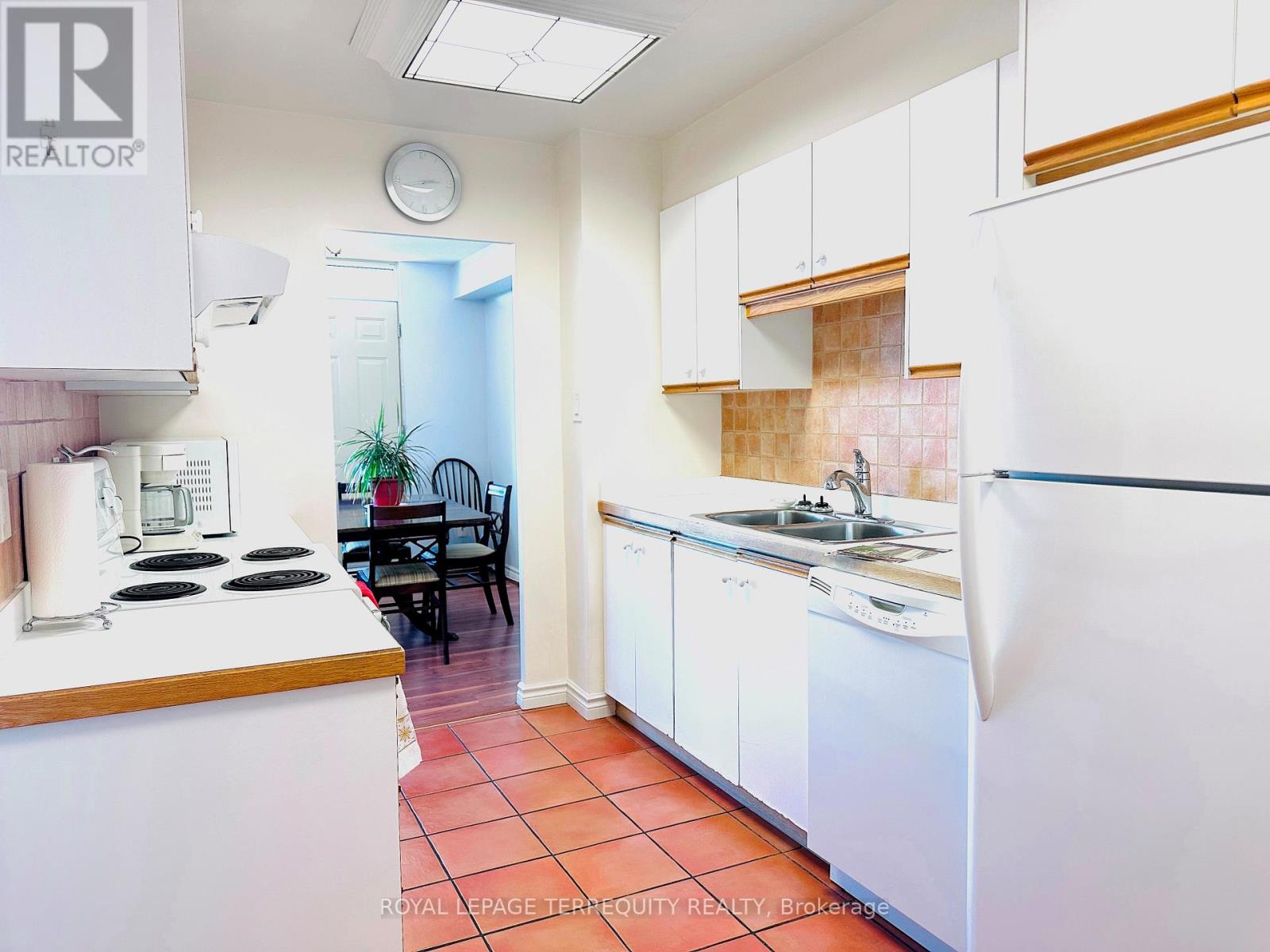 #2212 155 MARLEE AVENUE - 5