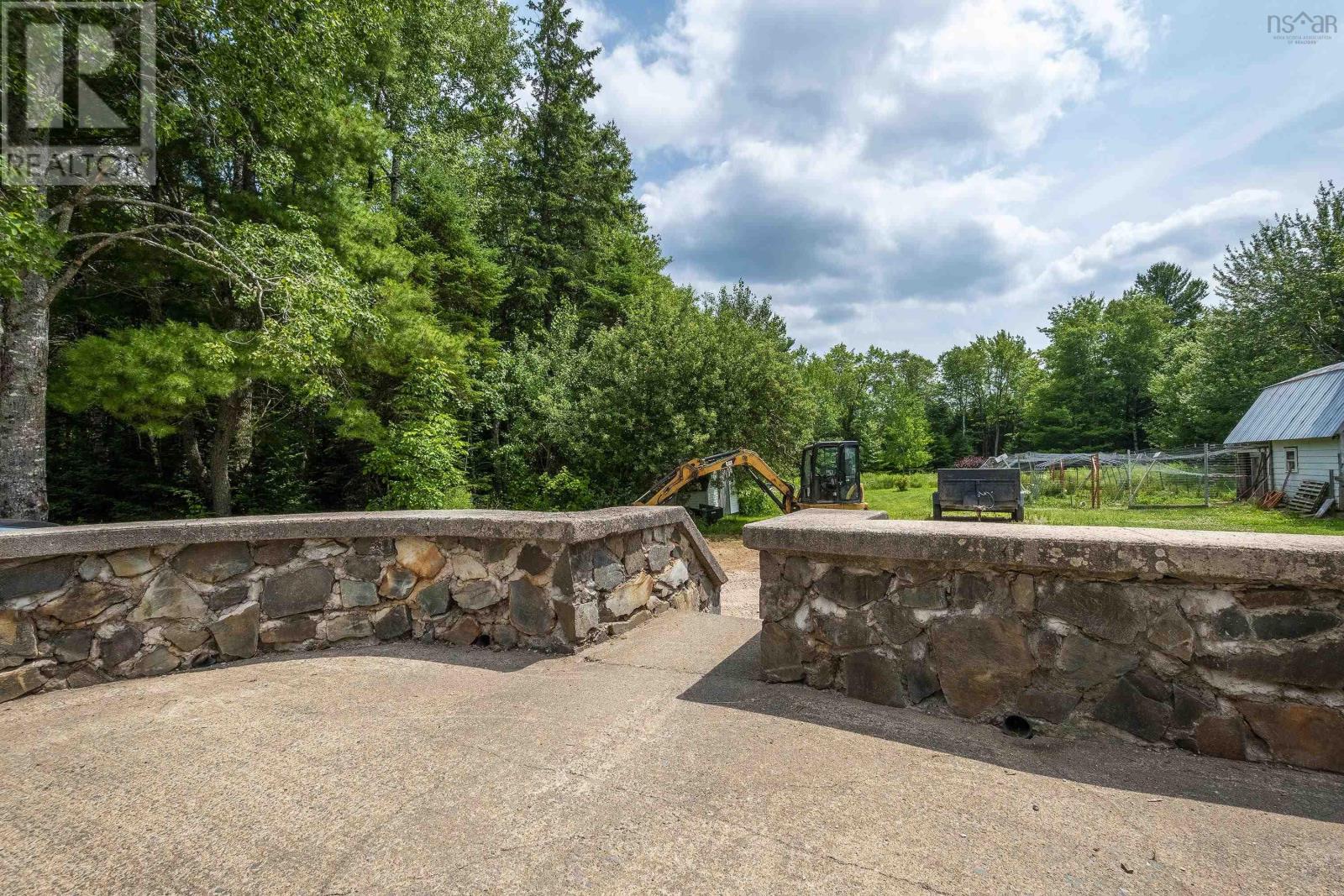 Property 26 of 33 of 672 East Dalhousie Road