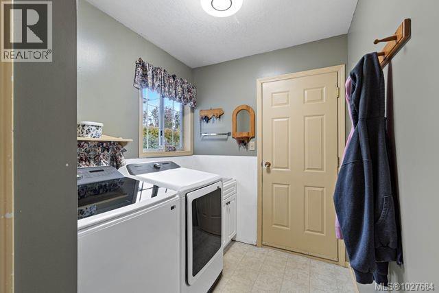 732 Humphrey Rd, Parksville