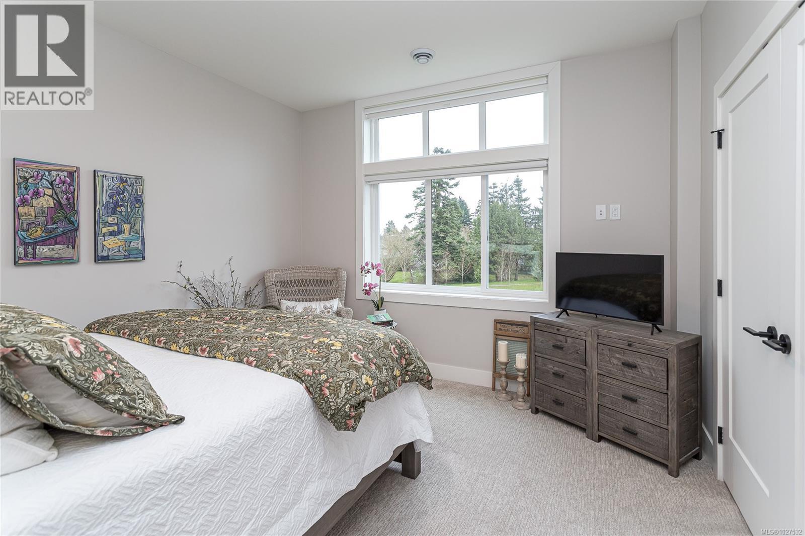 13 10480 Resthaven Drive, Sidney