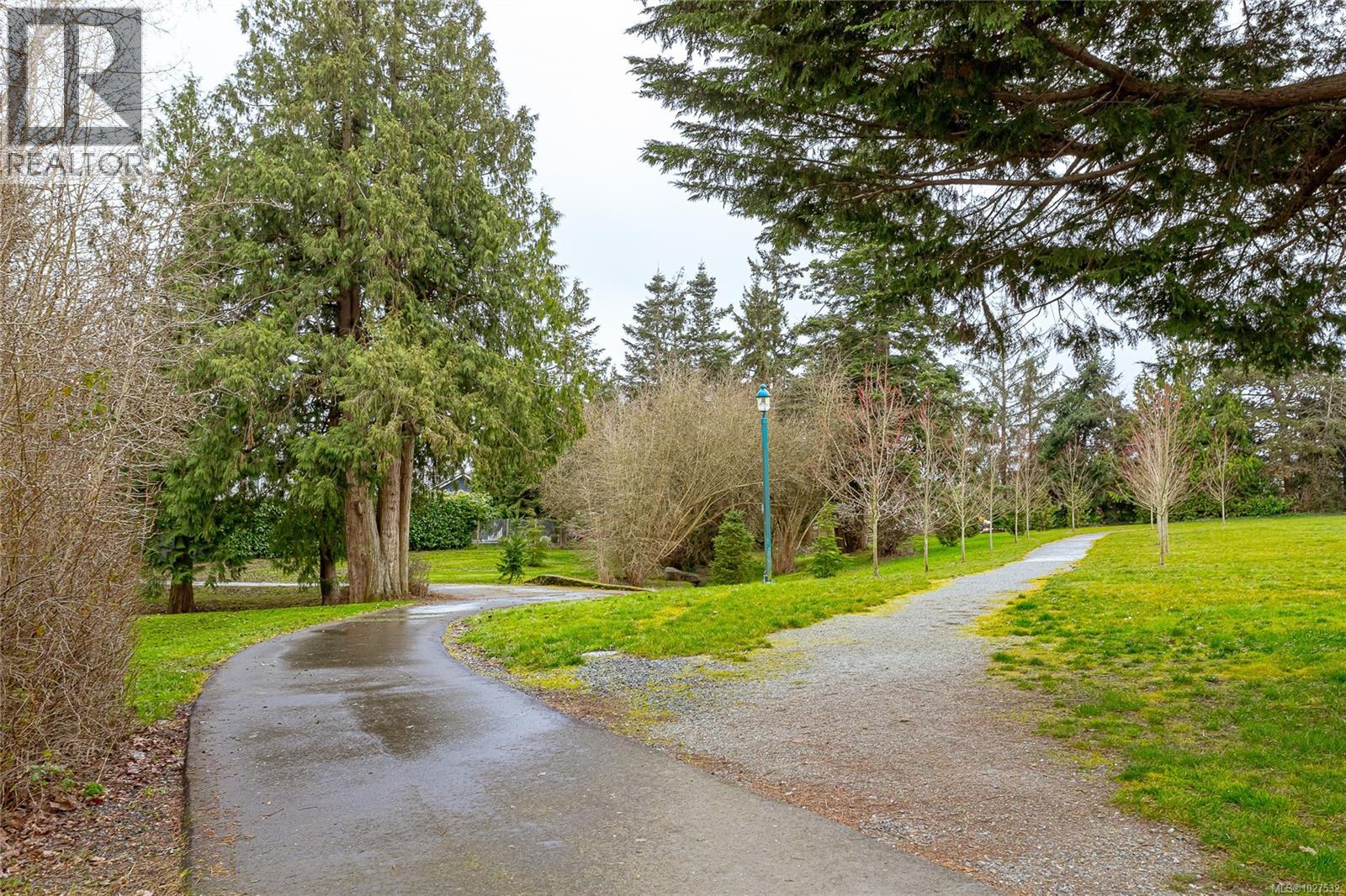 13 10480 Resthaven Drive, Sidney