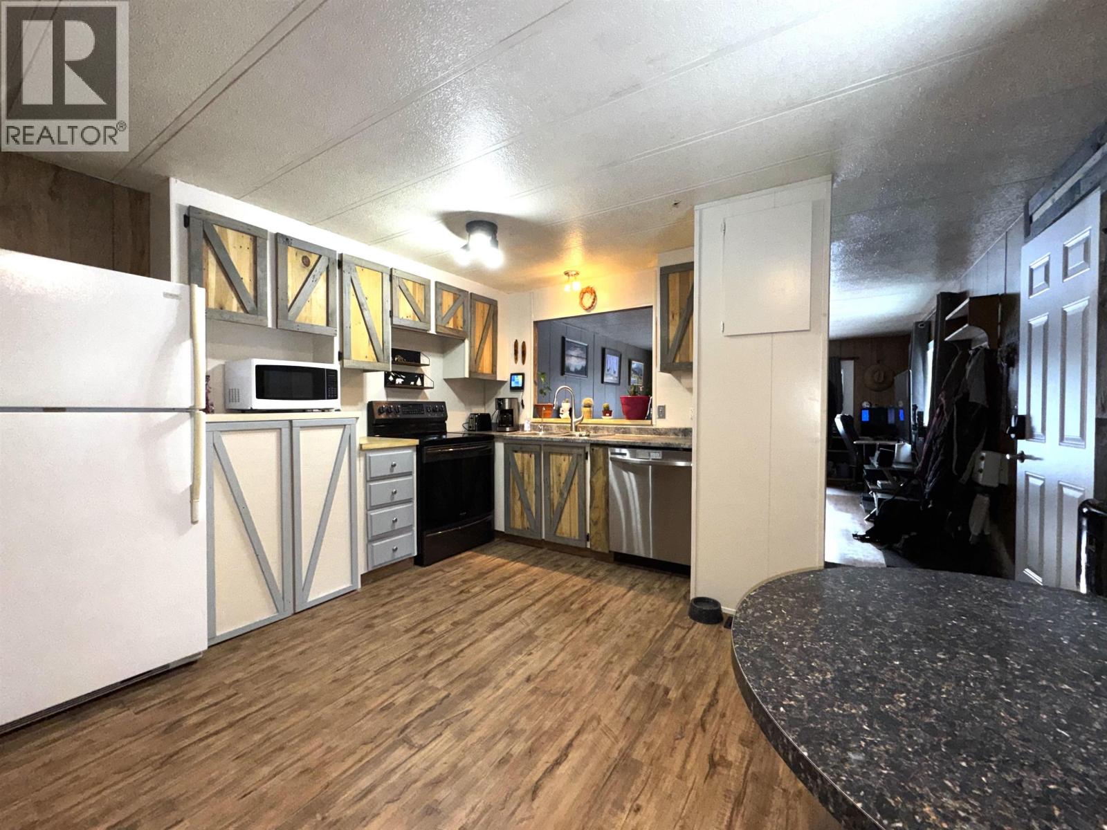 542 KEMP ROAD - 13