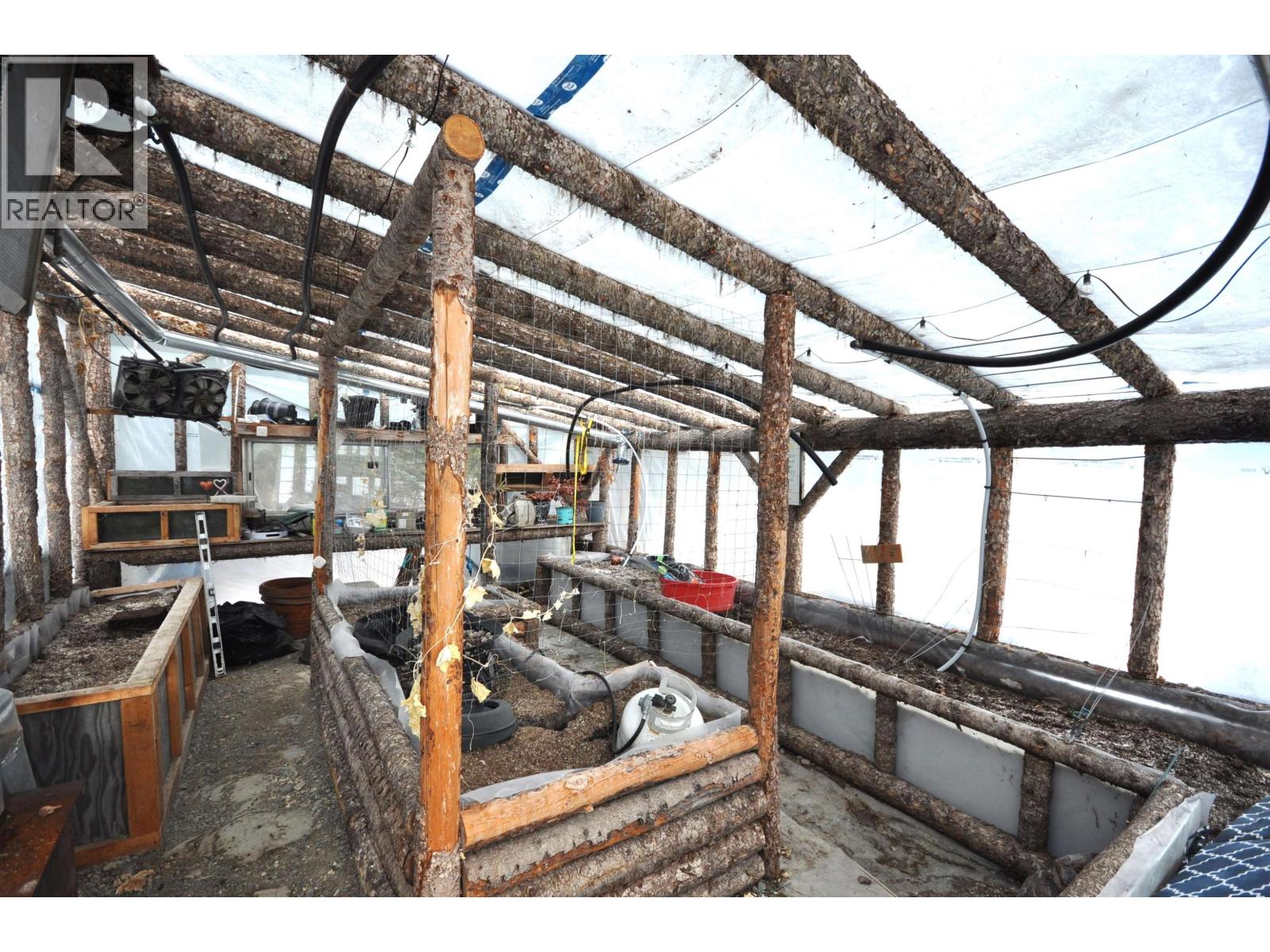 542 KEMP ROAD - 27