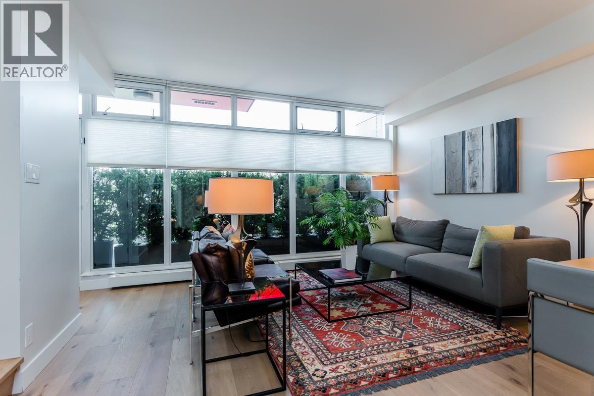 1635 EASTERN AVENUE, North Vancouver