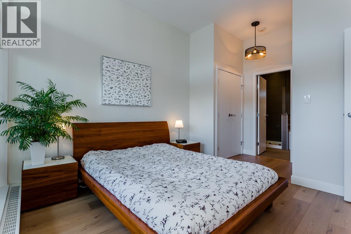 1635 EASTERN AVENUE, North Vancouver