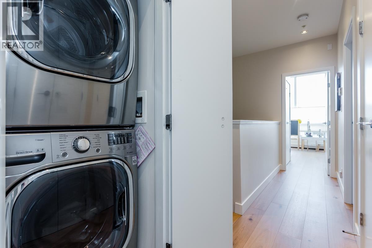 1635 EASTERN AVENUE, North Vancouver