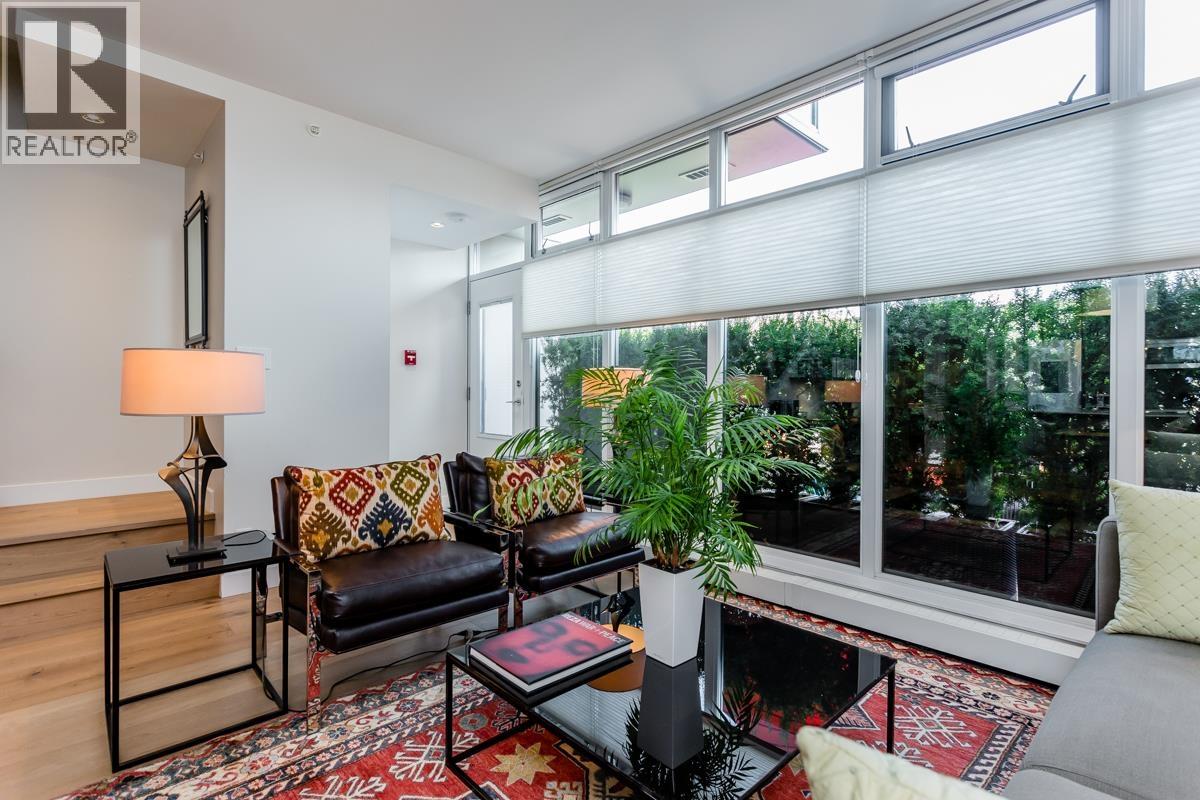 1635 EASTERN AVENUE, North Vancouver