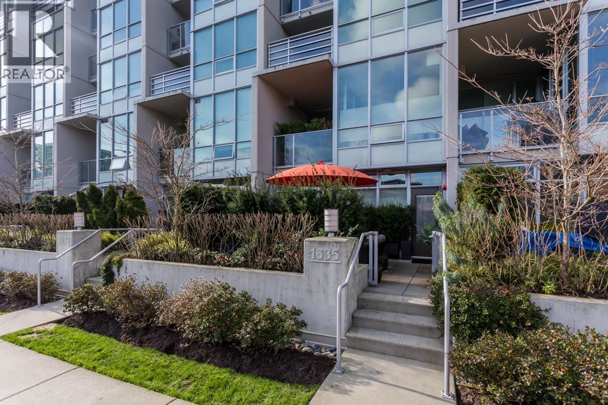 1635 EASTERN AVENUE, North Vancouver