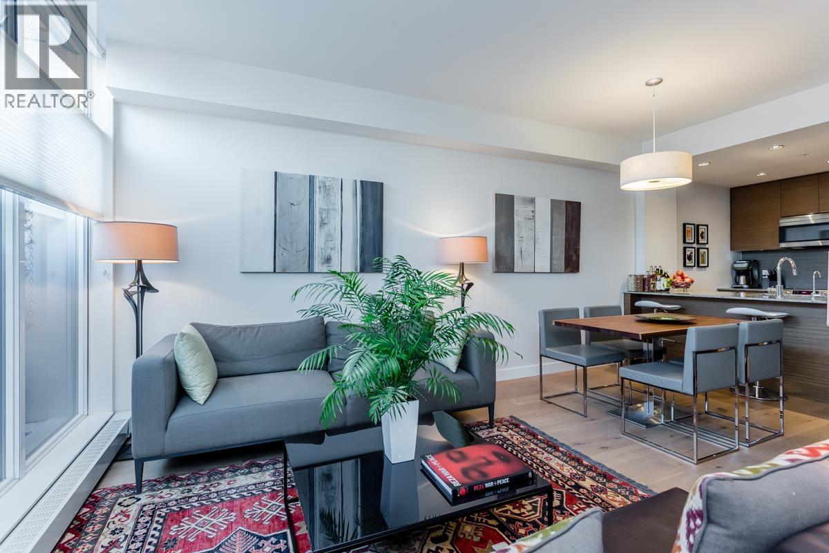 1635 EASTERN AVENUE, North Vancouver