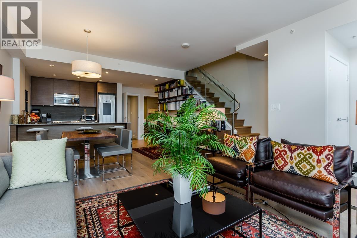 1635 EASTERN AVENUE, North Vancouver