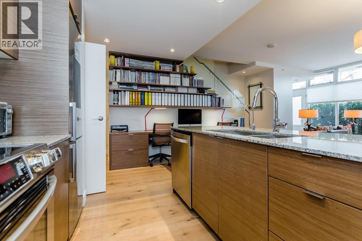 1635 EASTERN AVENUE, North Vancouver