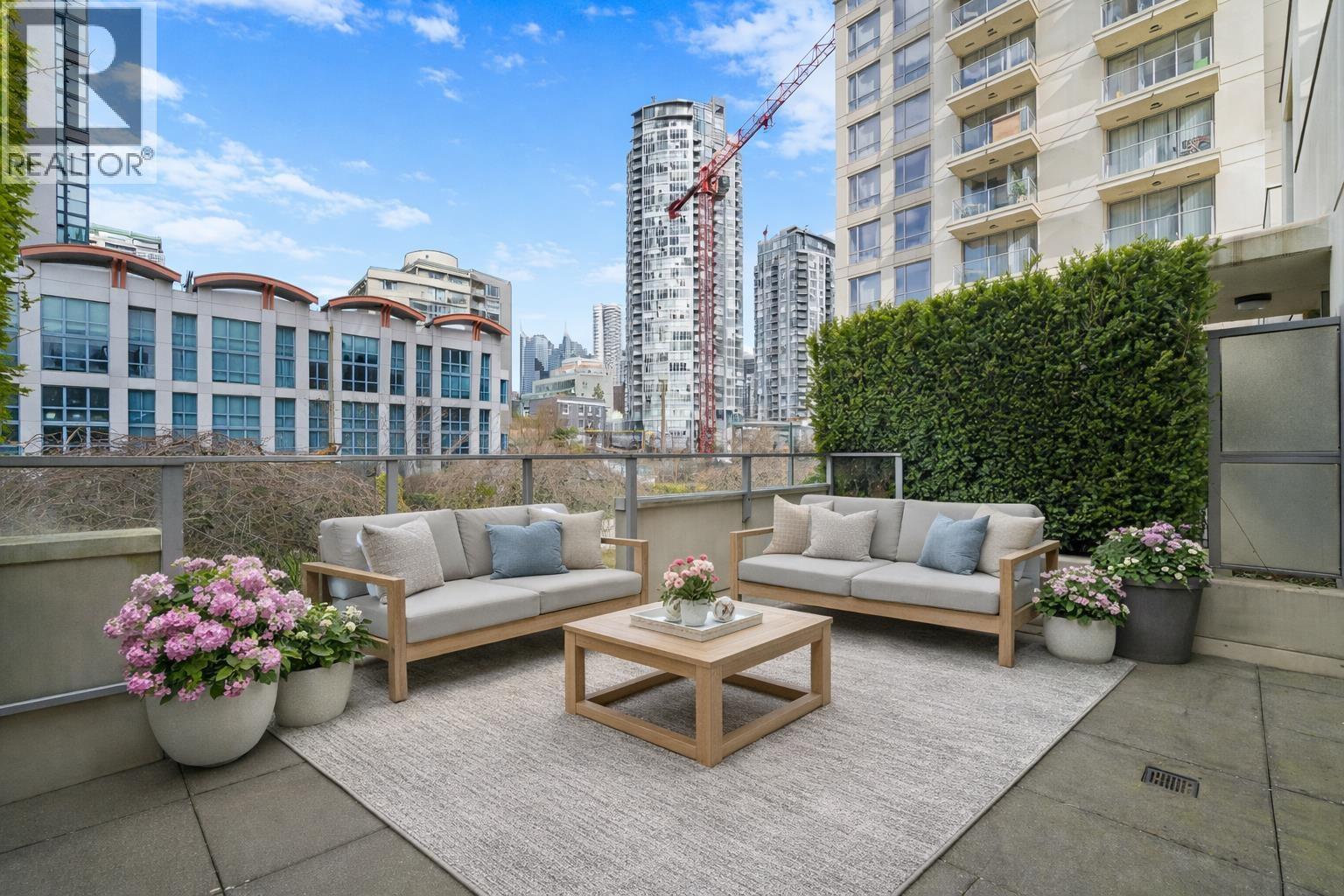 1237 RICHARDS STREET, Vancouver