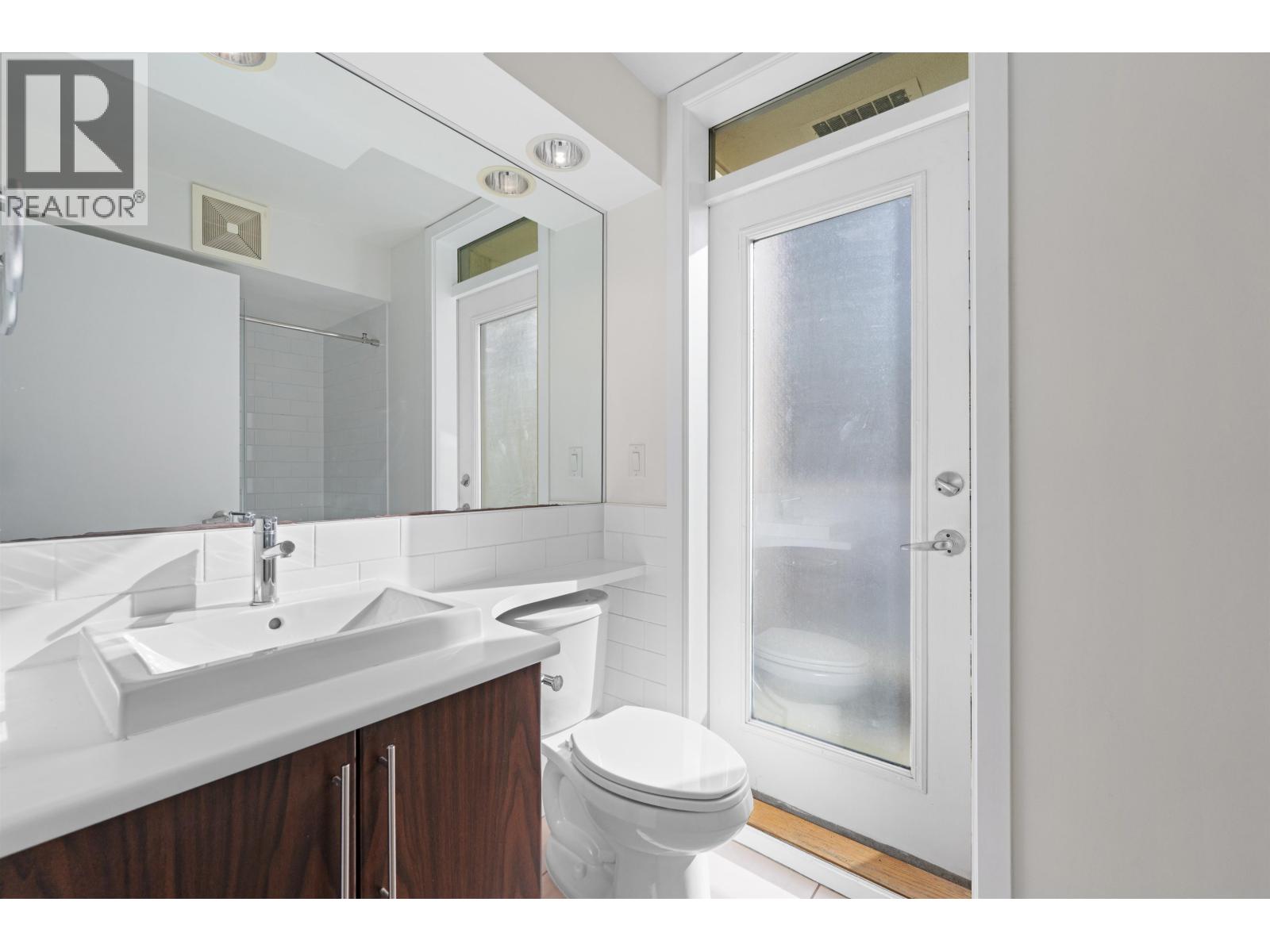 1237 RICHARDS STREET, Vancouver