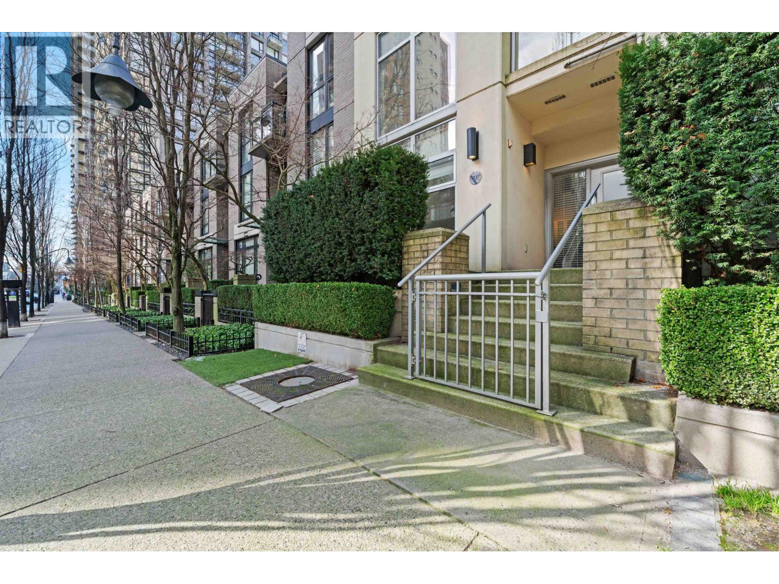 1237 RICHARDS STREET, Vancouver