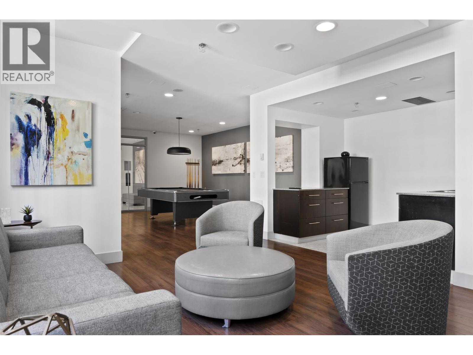 1237 RICHARDS STREET, Vancouver