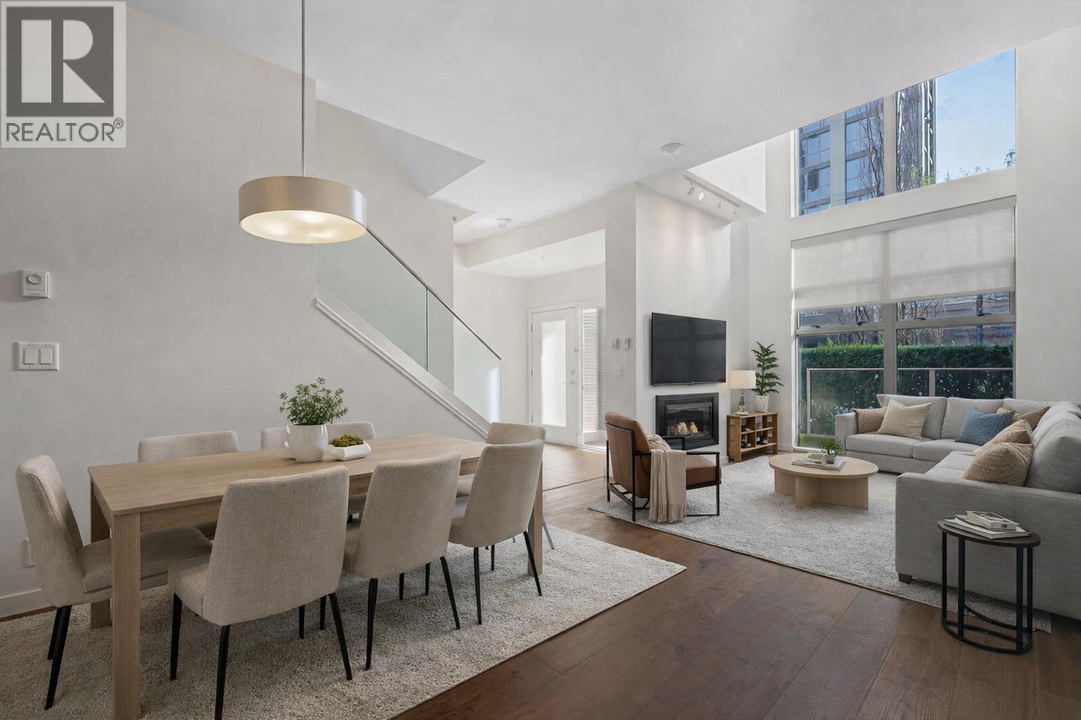 1237 RICHARDS STREET, Vancouver