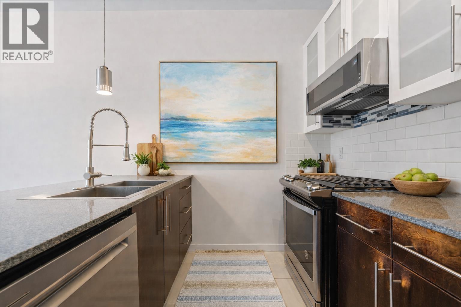 1237 RICHARDS STREET, Vancouver