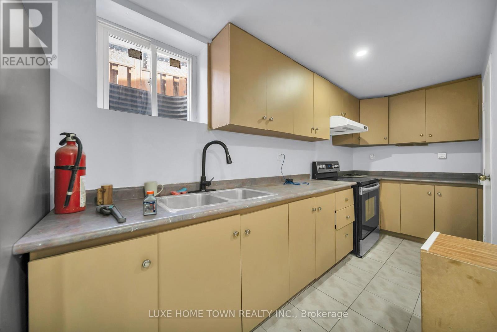 235 VAN KIRK DRIVE - 32