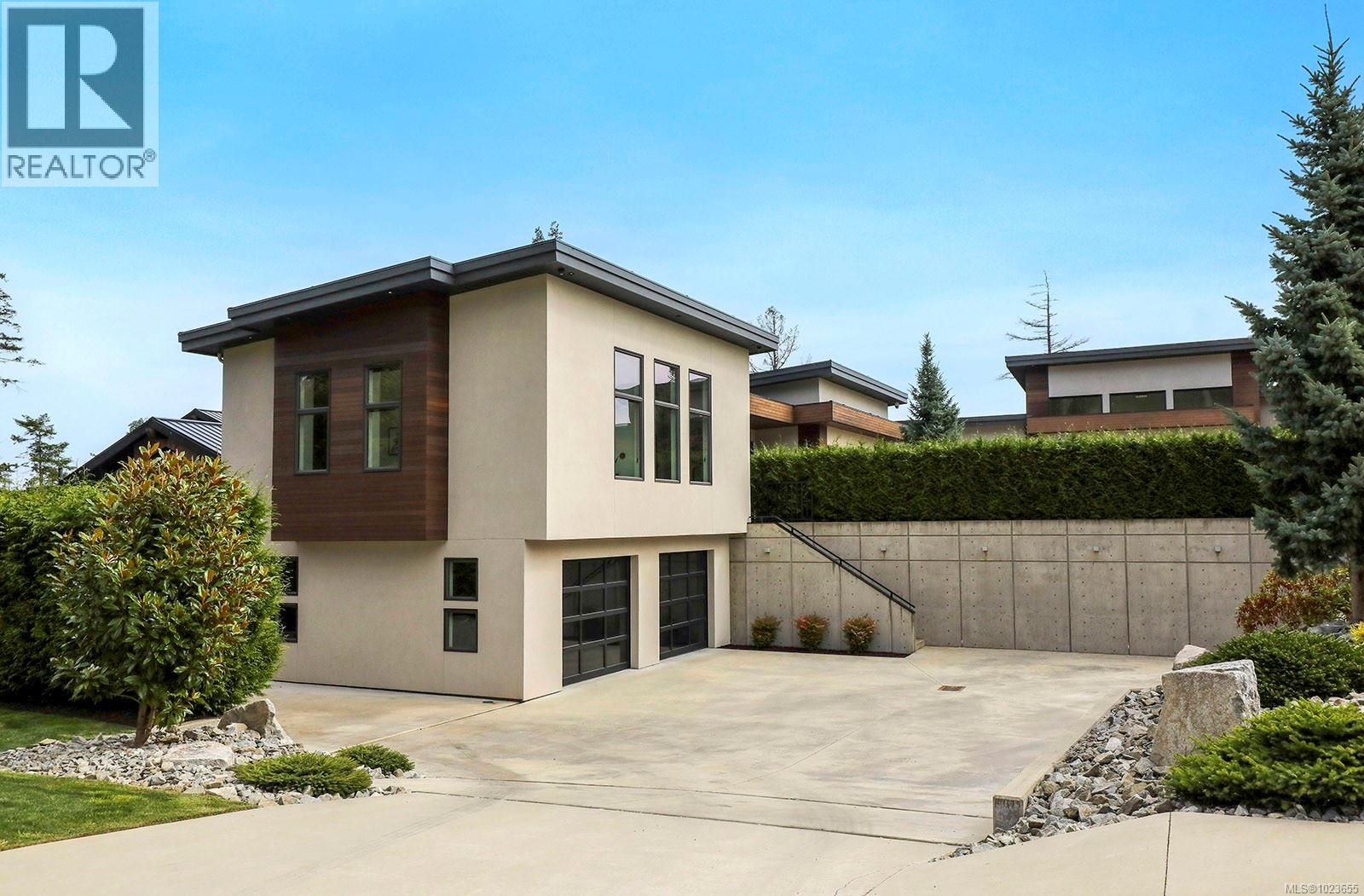 1724 Oak Leaf Dr, Nanoose Bay