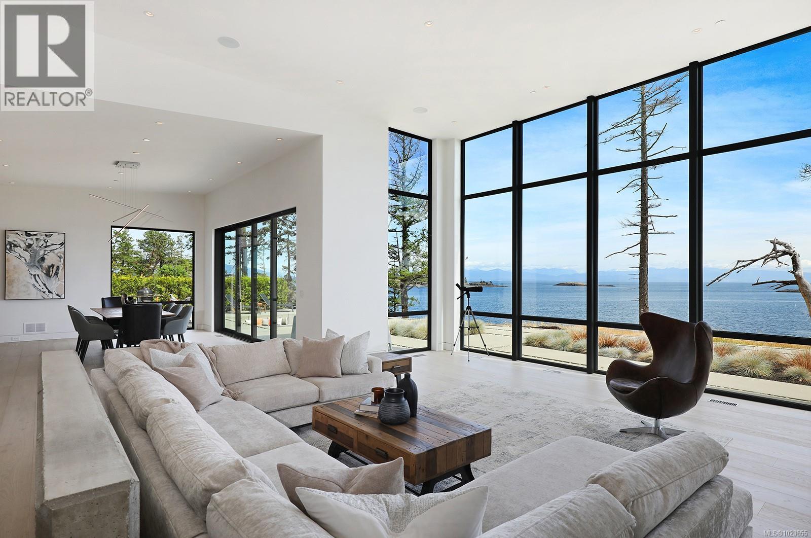 1724 Oak Leaf Dr, Nanoose Bay