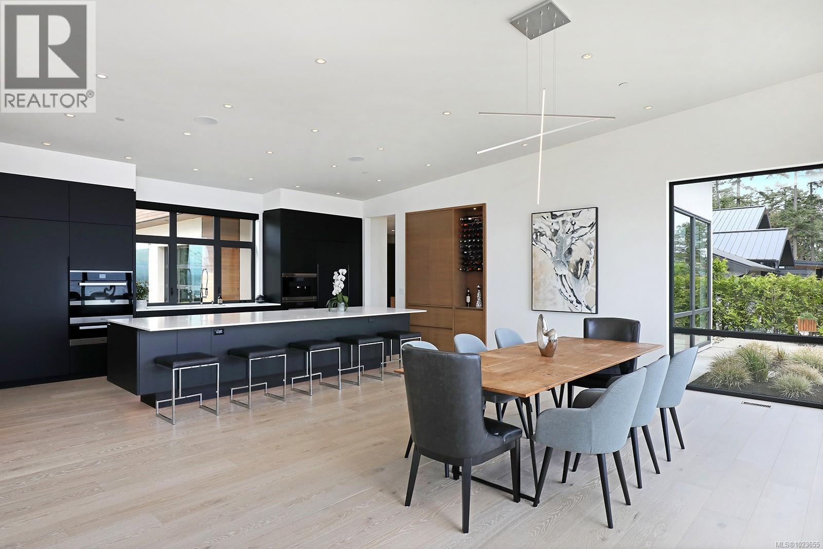 1724 Oak Leaf Dr, Nanoose Bay