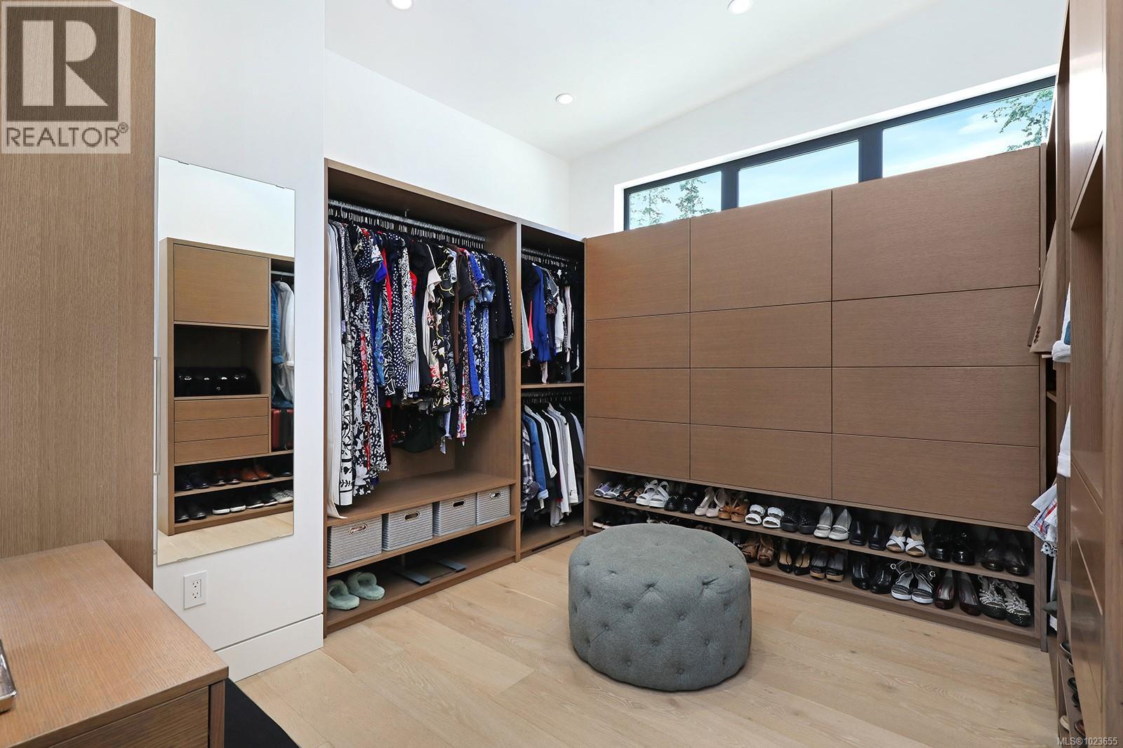 1724 Oak Leaf Dr, Nanoose Bay