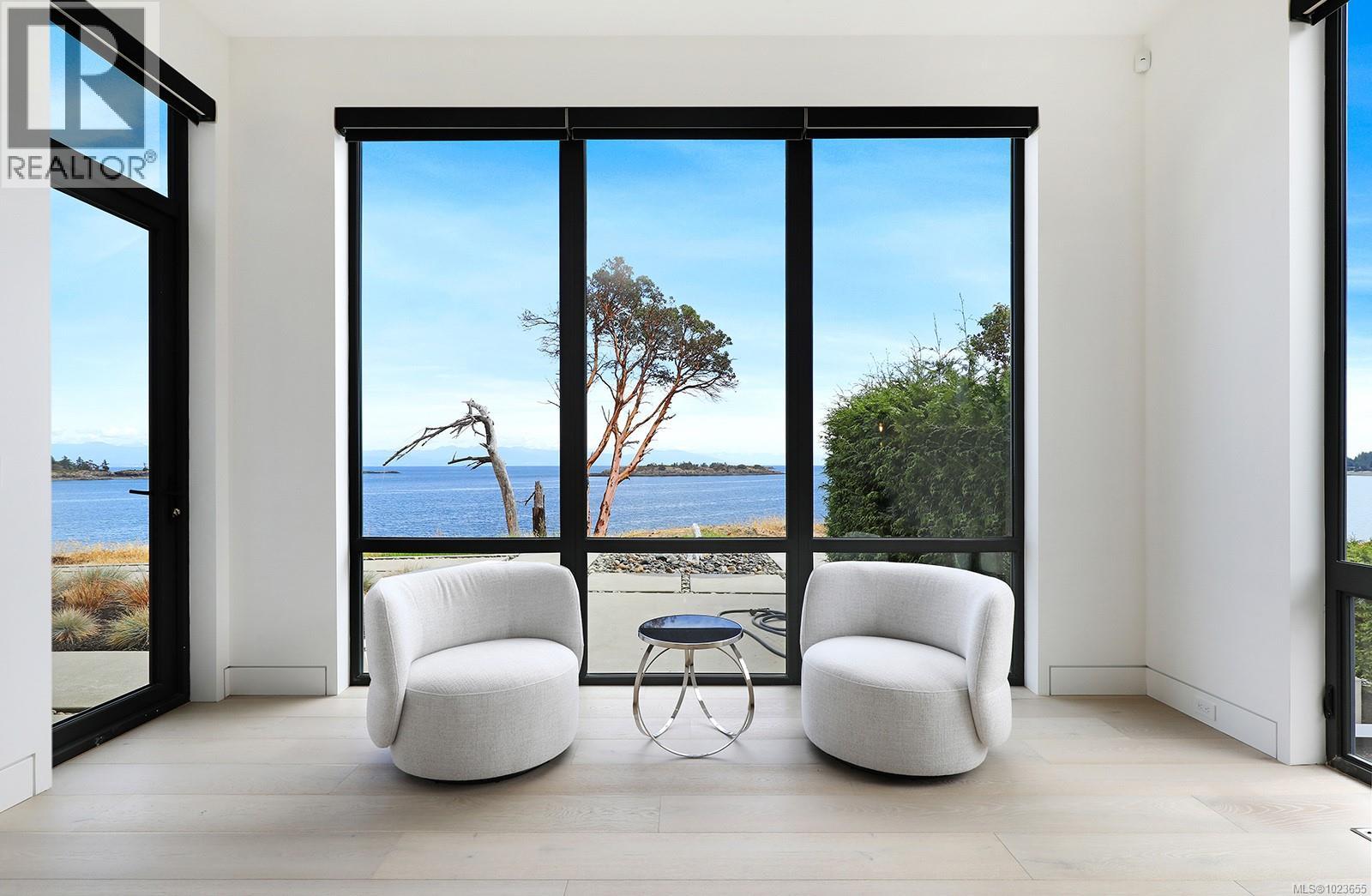 1724 Oak Leaf Dr, Nanoose Bay