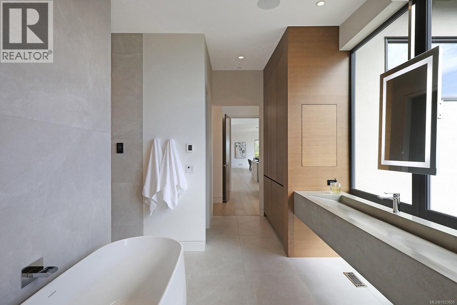 1724 Oak Leaf Dr, Nanoose Bay