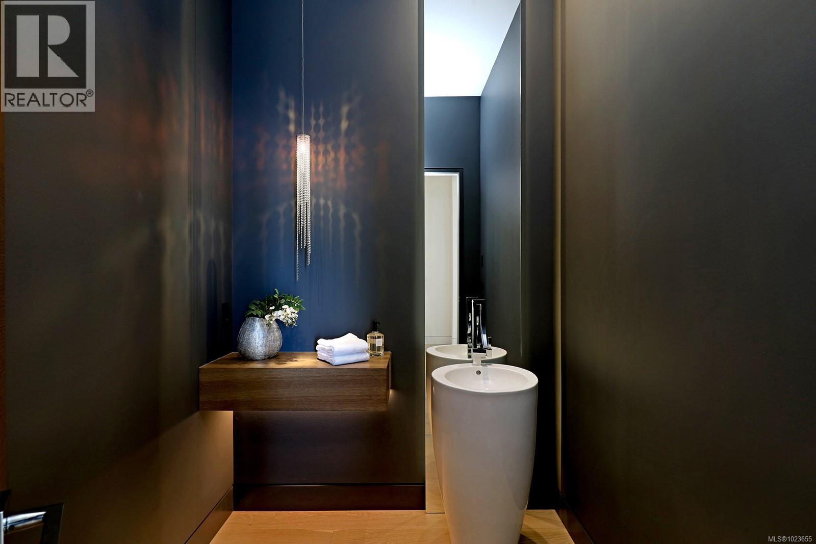 1724 Oak Leaf Dr, Nanoose Bay