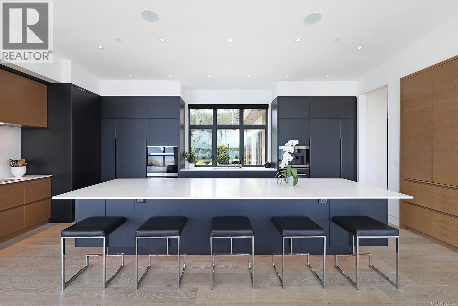 1724 Oak Leaf Dr, Nanoose Bay