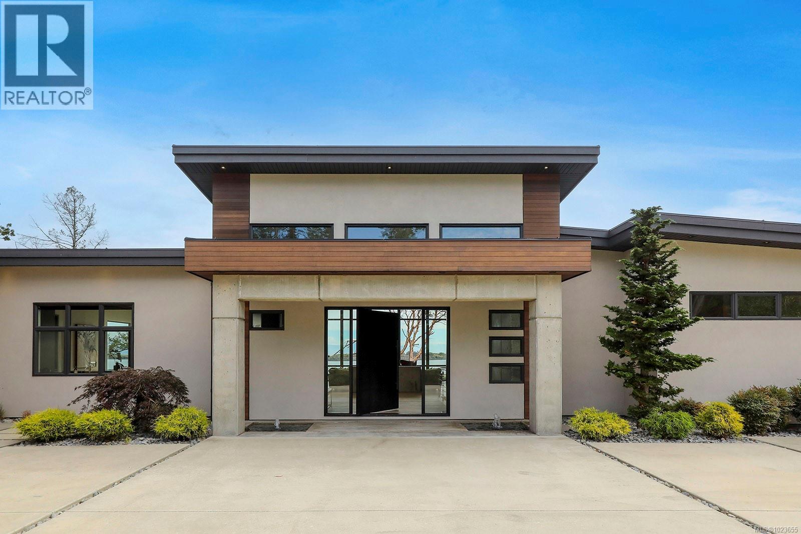 1724 Oak Leaf Dr, Nanoose Bay