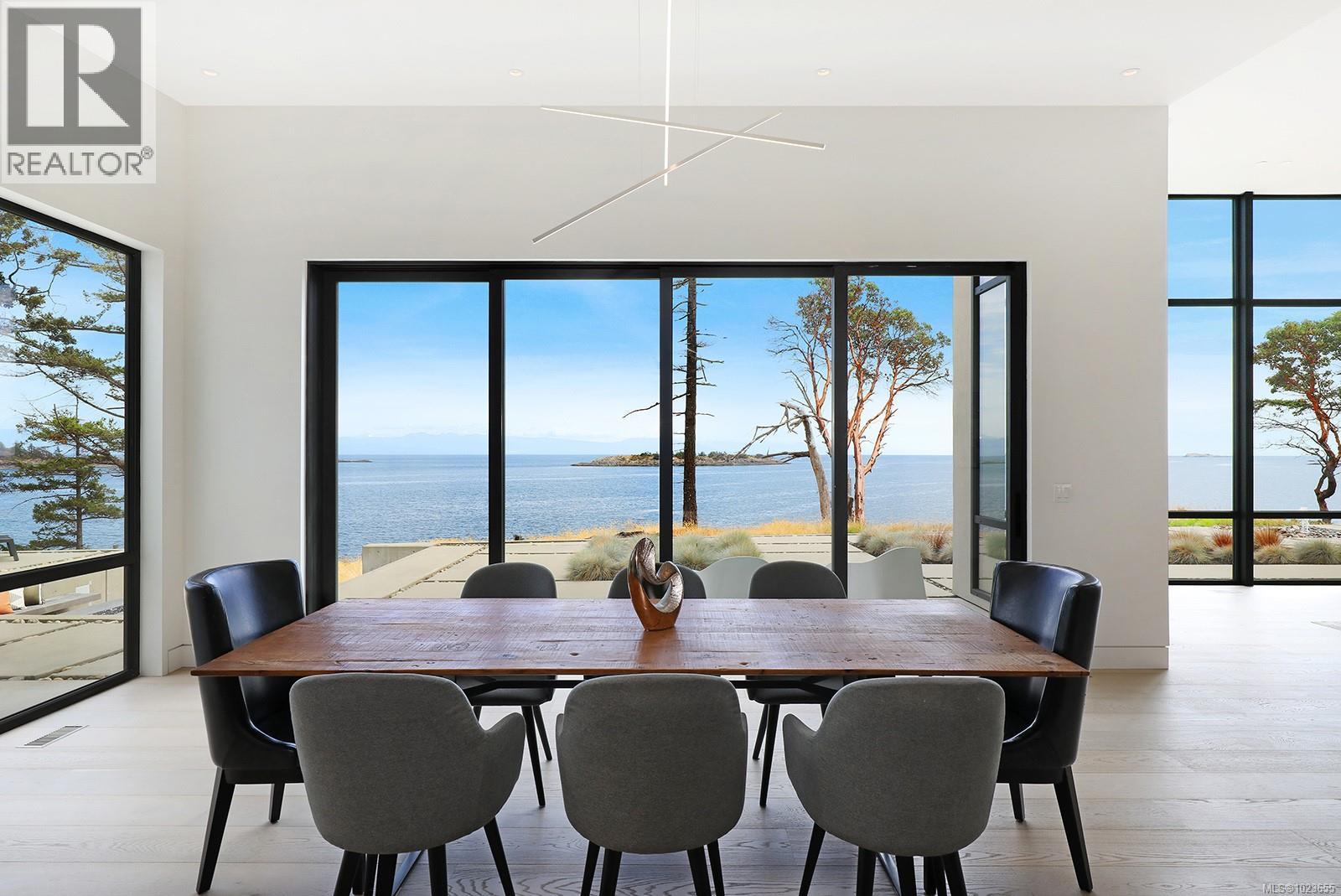 1724 Oak Leaf Dr, Nanoose Bay